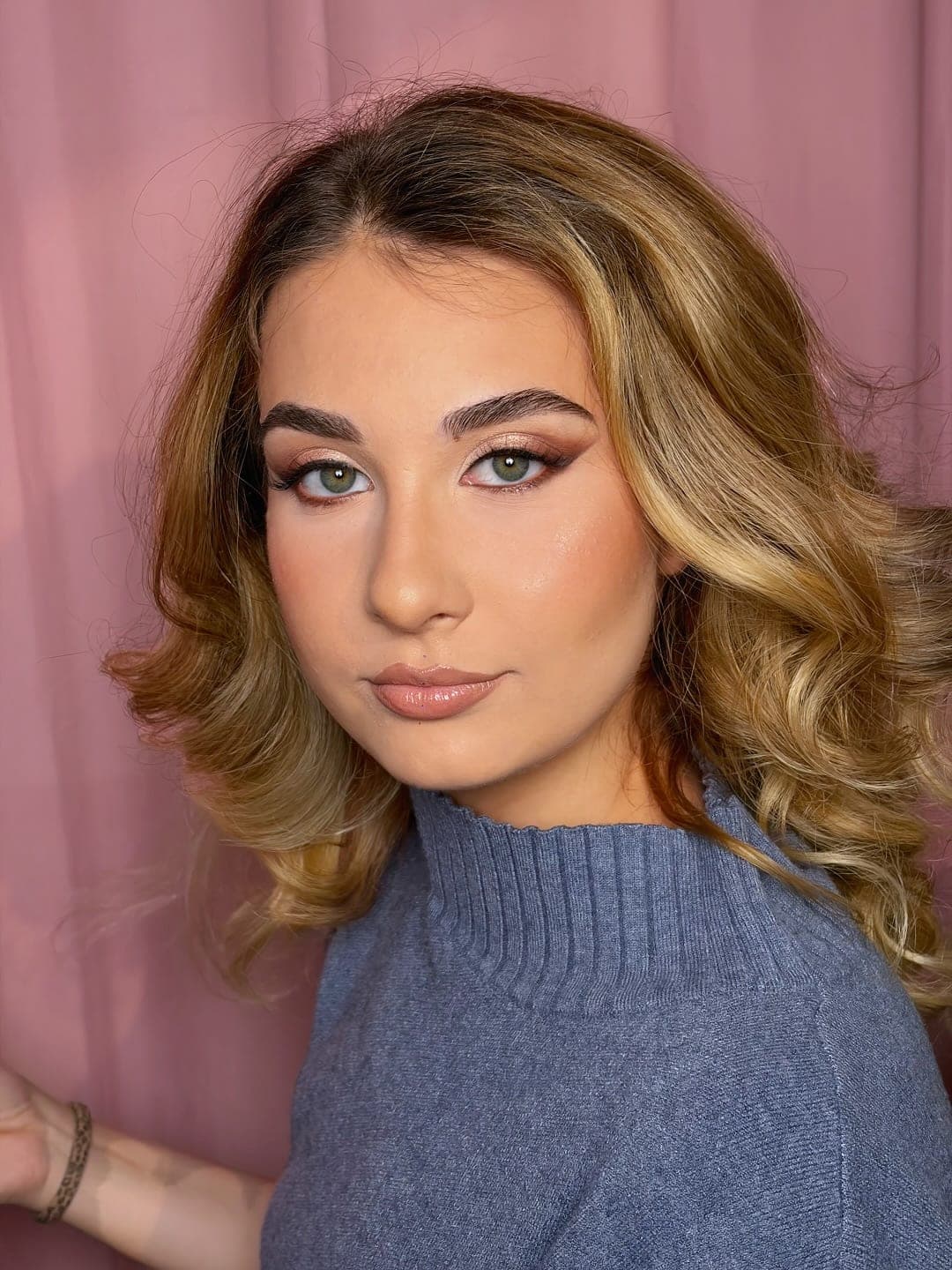 Studijska šminka — topli glam look